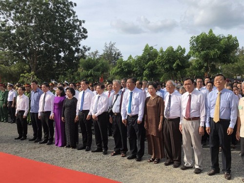 Visiting Hang Duong Cemetery on the 40th anniversary of Con Dao National Special Monument