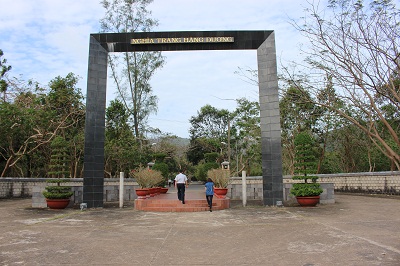 PLACE TO VISIT: HANG DUONG CEMETERY