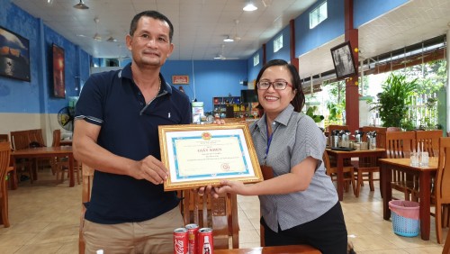 Khen thưởng đột xuất cho 2 cá nhân cứu người gặp nạn trên biển