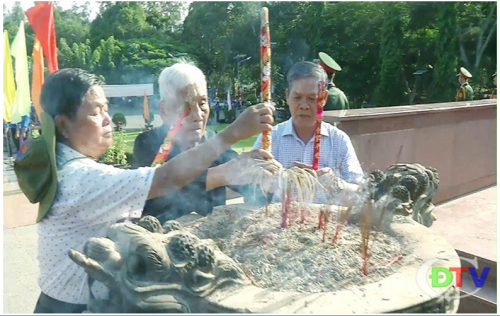 Lễ viếng anh hùng liệt sĩ và đồng bào yêu nước hy sinh tại nhà tù Côn Đảo