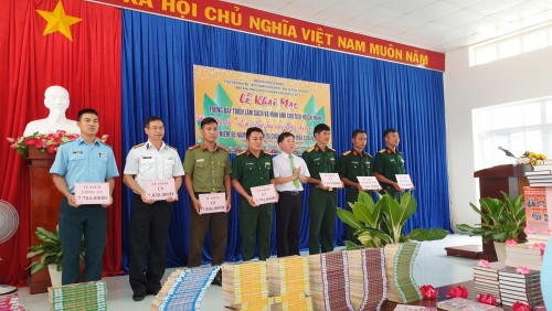 Triển lãm “Lời Bác dạy sáng đường chúng ta đi”