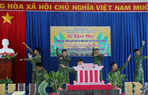 Côn Đảo tổ chức trưng bày sách nghệ thuật và triển lãm ảnh kỷ niệm 50 năm thực hiện Di chúc và ngày mất của Chủ tịch Hồ Chí Minh