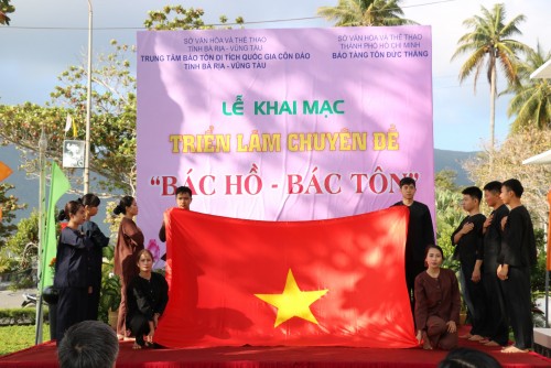 Khai mạc triển lãm chuyên đề “Bác Hồ - Bác Tôn”