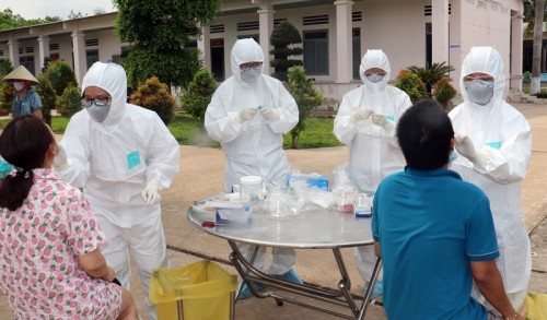 Huy động tổng lực, 'khóa chặt bên ngoài, dập dịch bên trong'