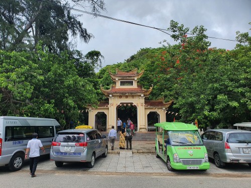 Khách du lịch tham quan Côn Đảo tăng trở lại