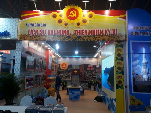 Ấn tượng triển lãm "Đảng bộ tỉnh BR-VT tiến bước dưới cờ Đảng quang vinh"