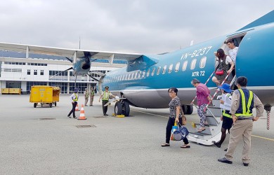 Concentrate resources on con dao to have a worthy airport