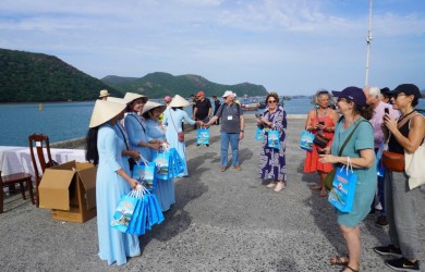 Tàu quốc tế Le Laperouse quay trở lại Côn Đảo