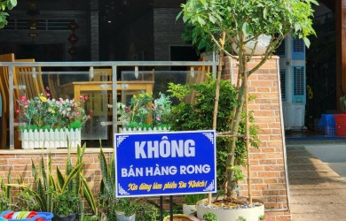 Con Dao encourages tourists to avoid purchasing from street vendors.