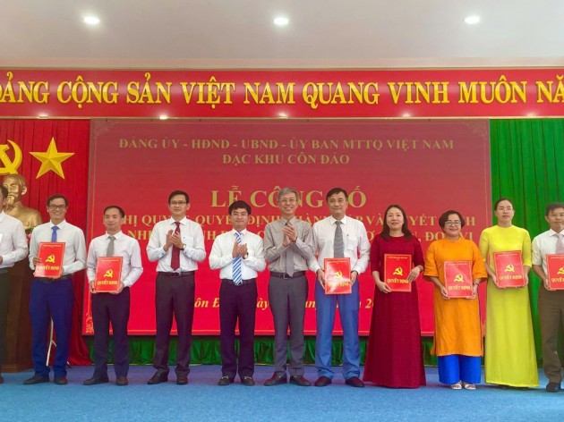 Công bố các quyết định thành lập và bổ nhiệm lãnh đạo quản...