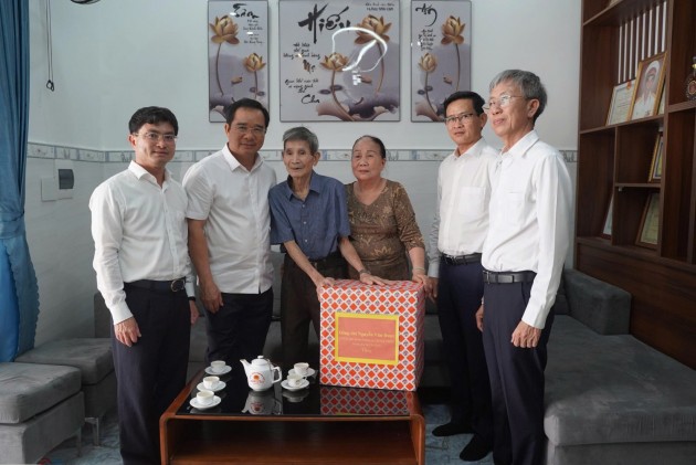 Chủ tịch UBND TP Hồ Chí Minh Nguyễn Văn Được thăm Cựu tù Chính trị Côn Đảo