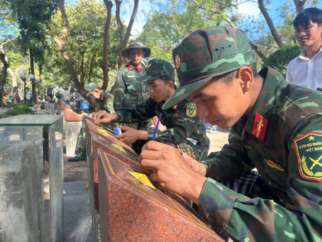 Đoàn Đặc khu Côn Đảo tổ chức ra quân làm sạch Nghĩa trang Hàng Dương, Đặc khu Côn Đảo