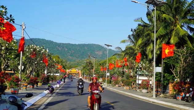 Có một tuyến đường rợp cờ Tổ quốc tại Côn Đảo