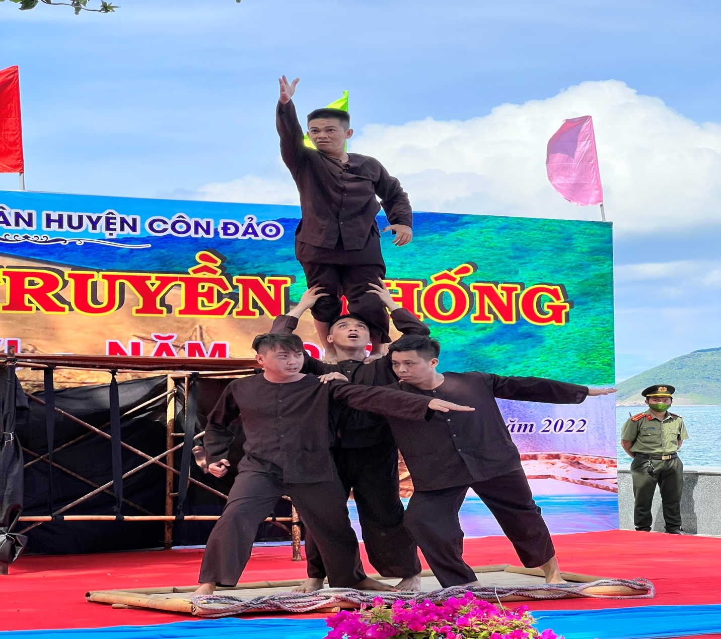 Đua bè Côn Đảo