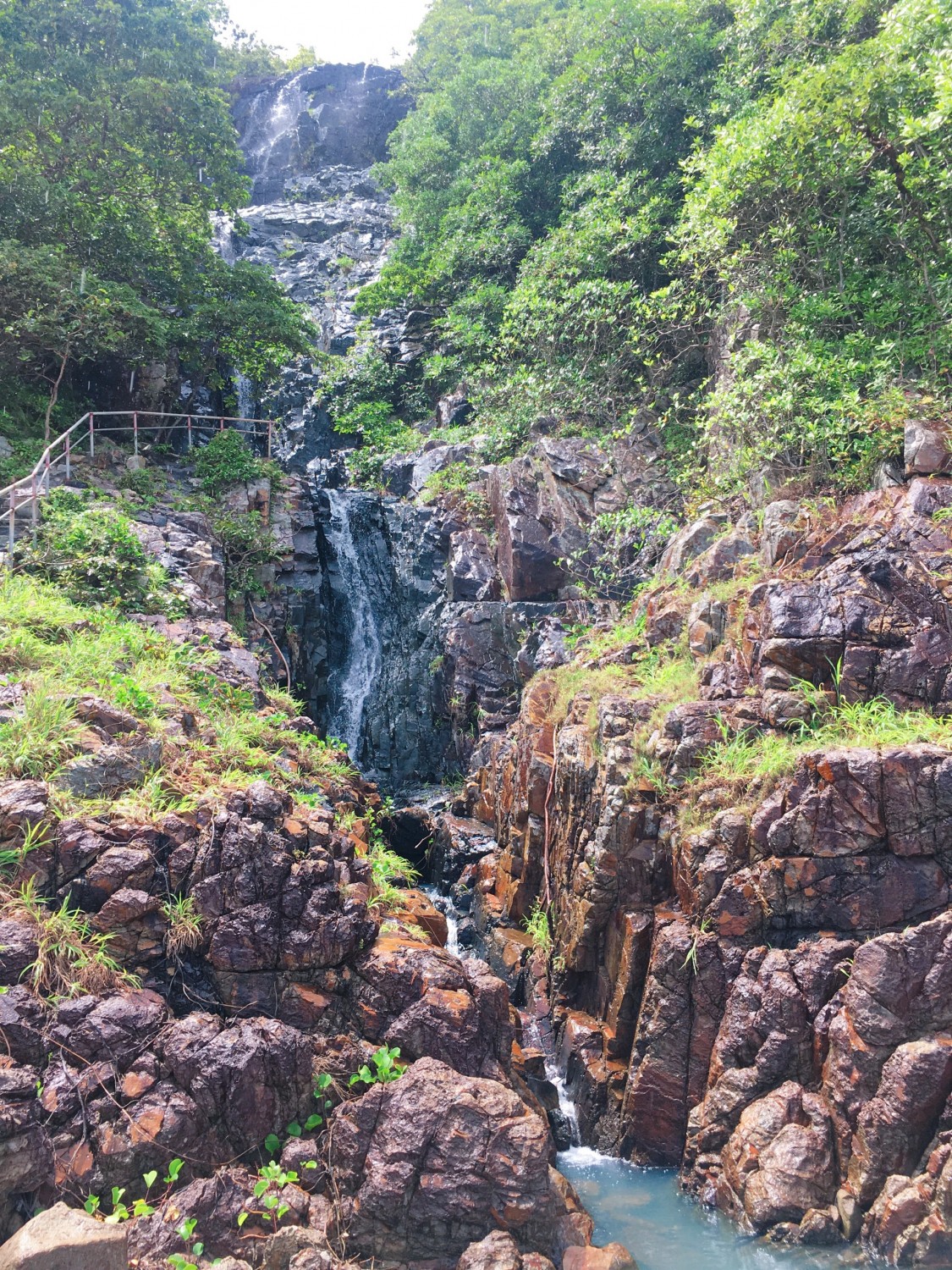 Đường đến Suối Bãi Bàng Côn Đảo – Hồ bơi tự nhiên bí mật ở Côn Đảo khiến ai cũng “điêu đứng” vì quá đẹp!