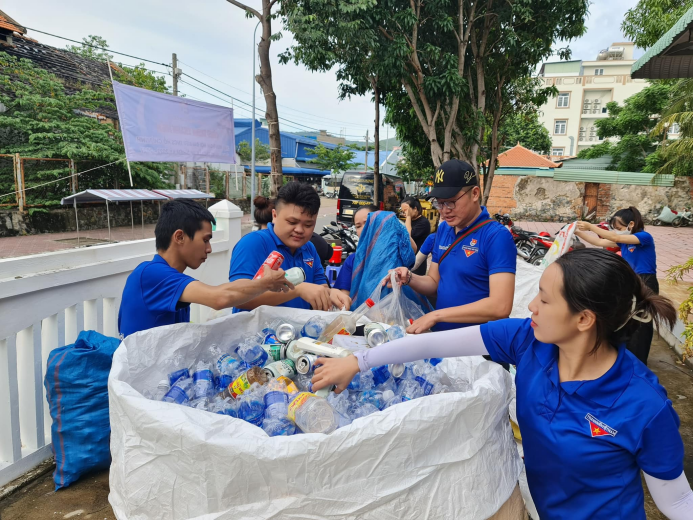 chung tay hạn chế sử dụng nhựa một lần, góp phần bảo vệ môi trường xanh - sạch - đẹp