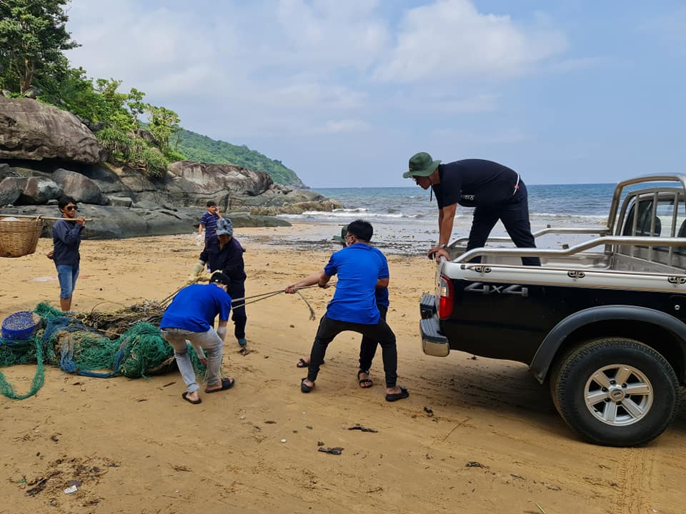 Hoạt động nhặt rác