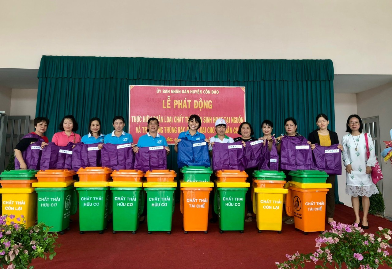 CÔN ĐẢO PHÁT ĐỘNG THỰC HIỆN PHÂN LOẠI CHẤT THẢI RẮN SINH HOẠT TẠI NGUỒN