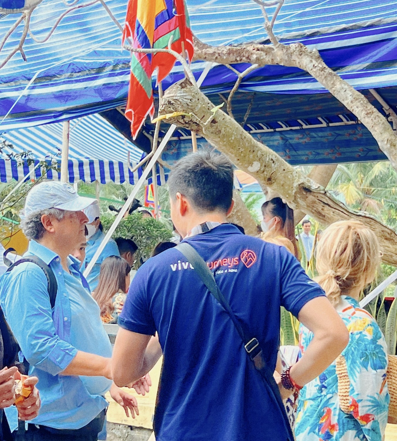 Tàu quốc tế
