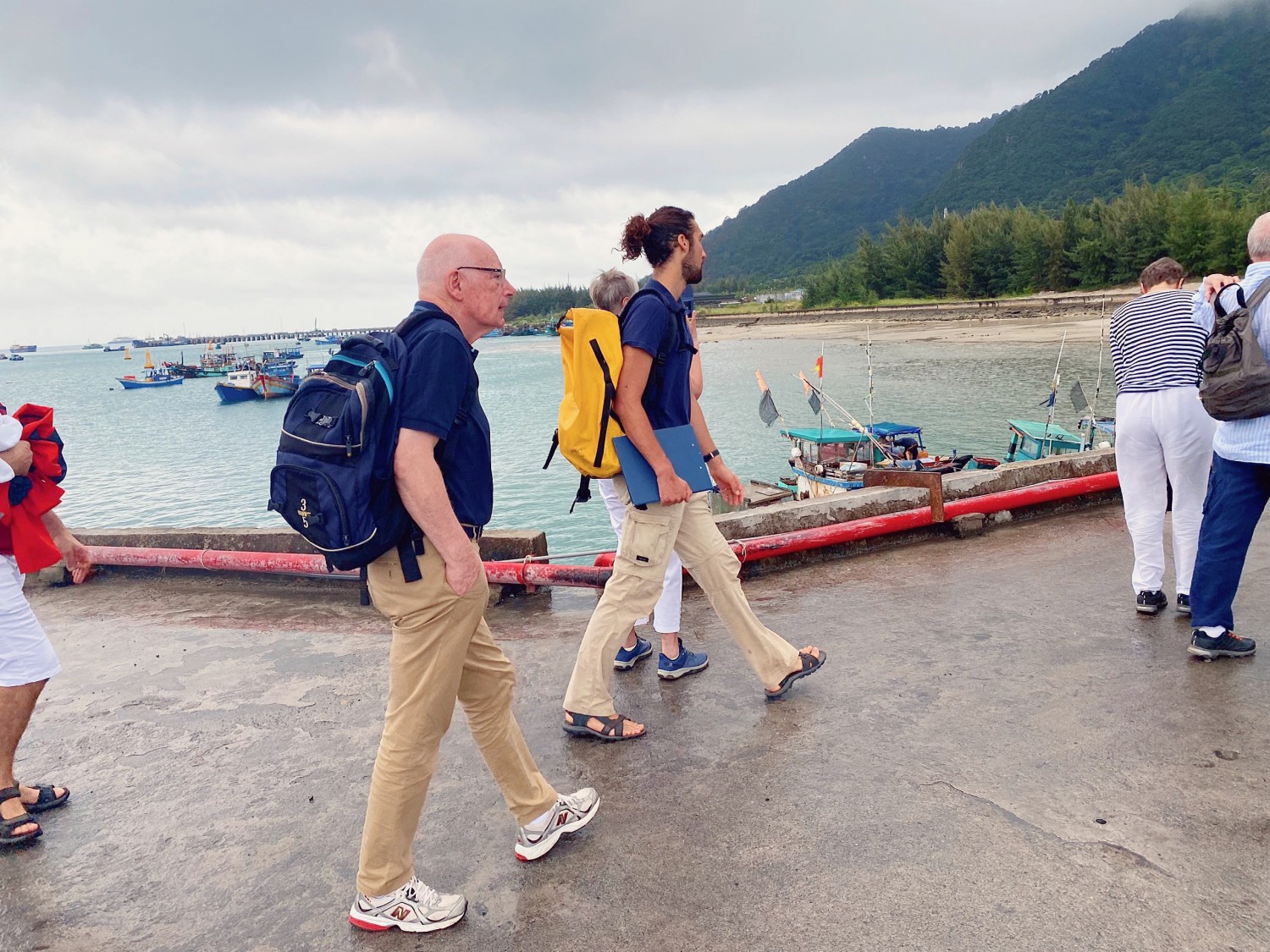 Tàu quốc tế 