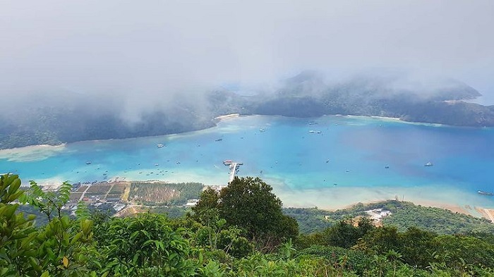 nui thanh gia con dao ngam canh