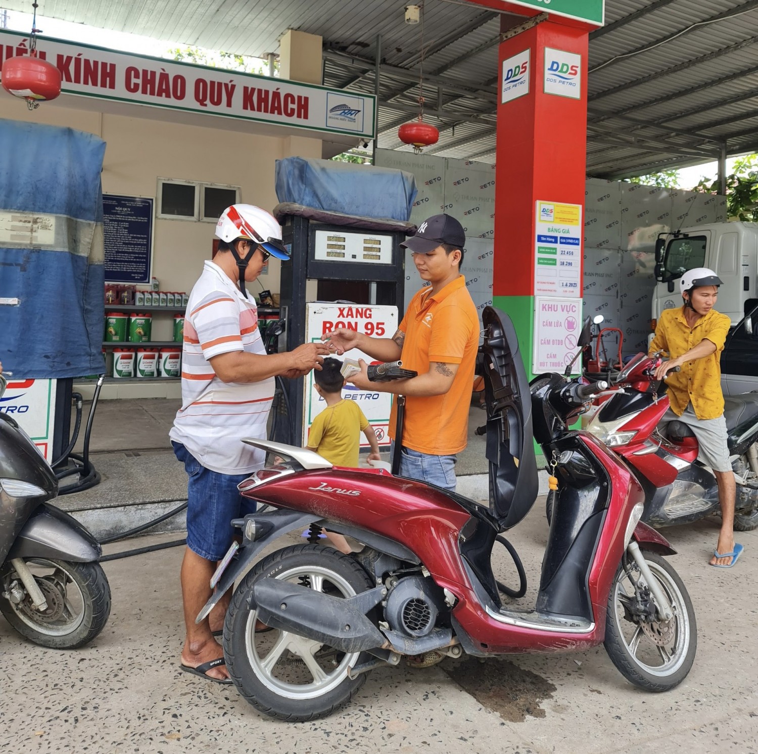 Các cây xăng ở Côn Đảo đã hoạt động trở lại bình thường