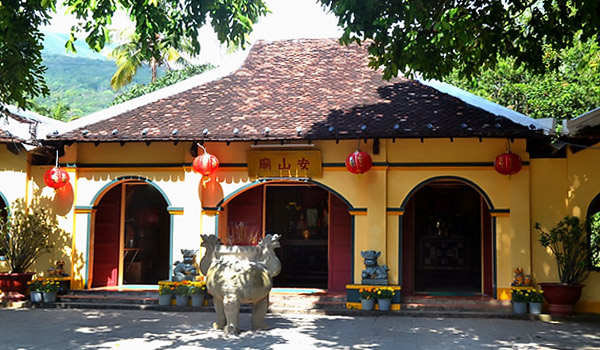 mieu ba phi yen con dao