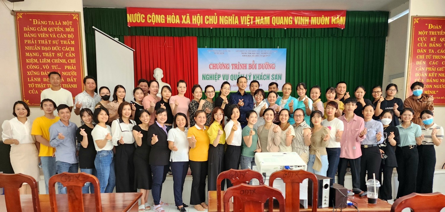 Bế giảng các lớp tập huấn bồi dưỡng nguồn nhân lực du lịch năm 2023