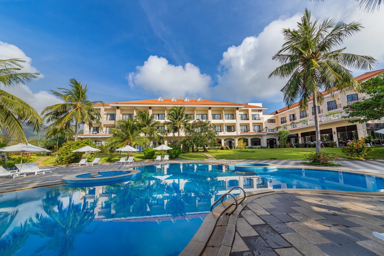 con dao resort