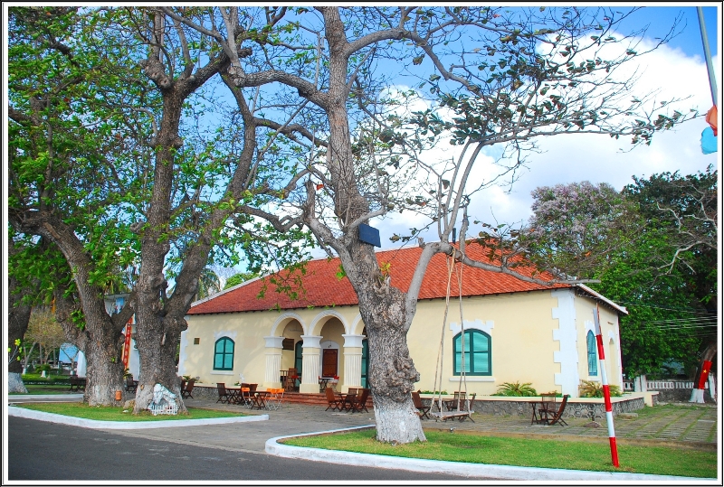 Nha cong Quan