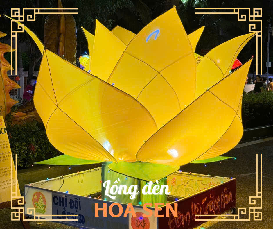 More than 20 giant lanterns of various colors welcomed the Mid-Autumn Festival in Con Dao