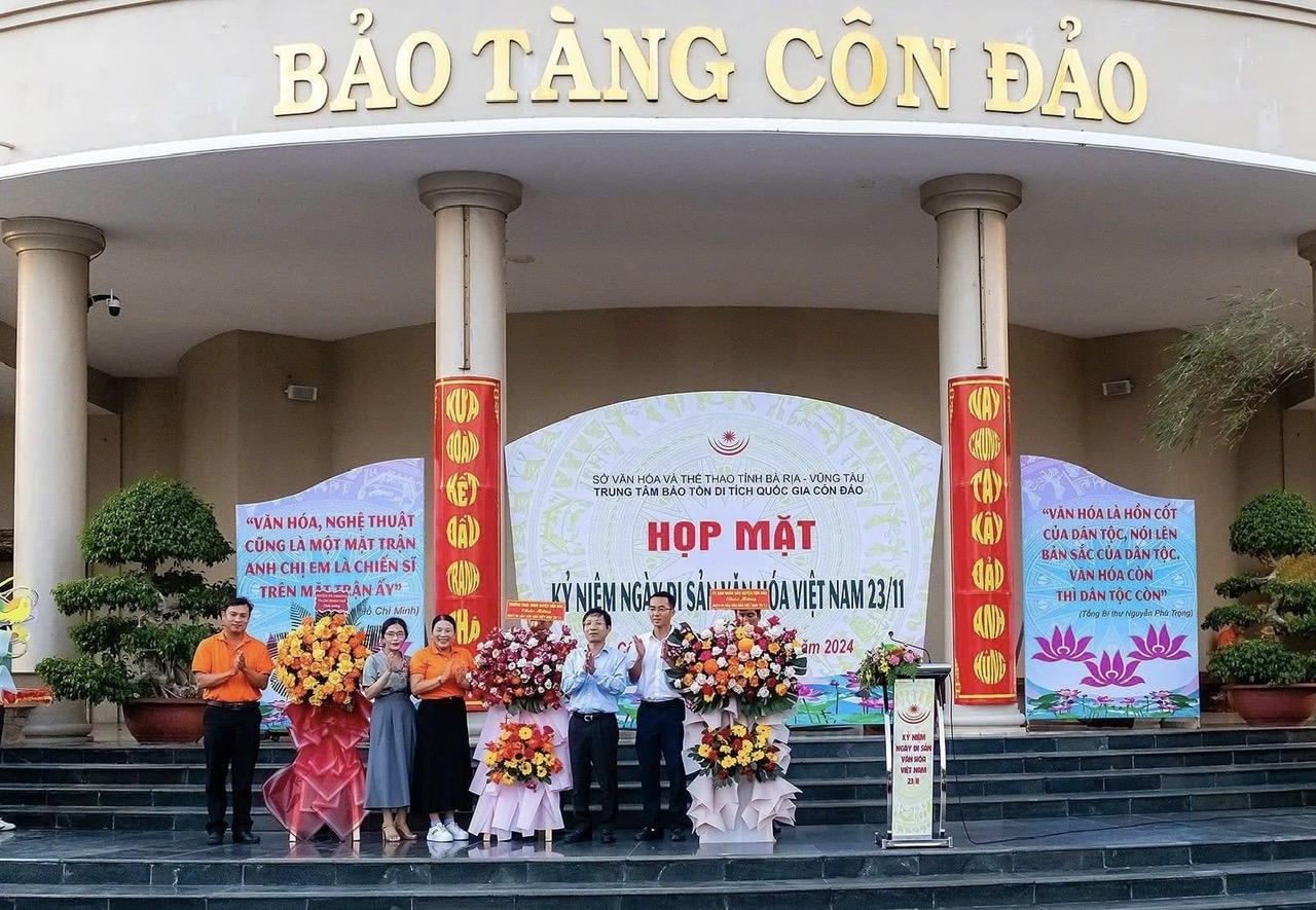 Họp mặt kỷ niệm ngày Di sản Văn hóa Việt Nam