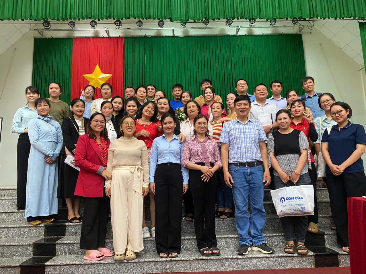 Huyện Côn Đảo phối hợp tổ chức Lớp tập huấn, bồi dưỡng kiến thức, các quy định mới liên quan đến công tác đảm bảo môi trường du lịch và nâng cao ý thức về phân loại chất thải rắn sinh hoạt năm 2024 tại huyện Côn Đảo