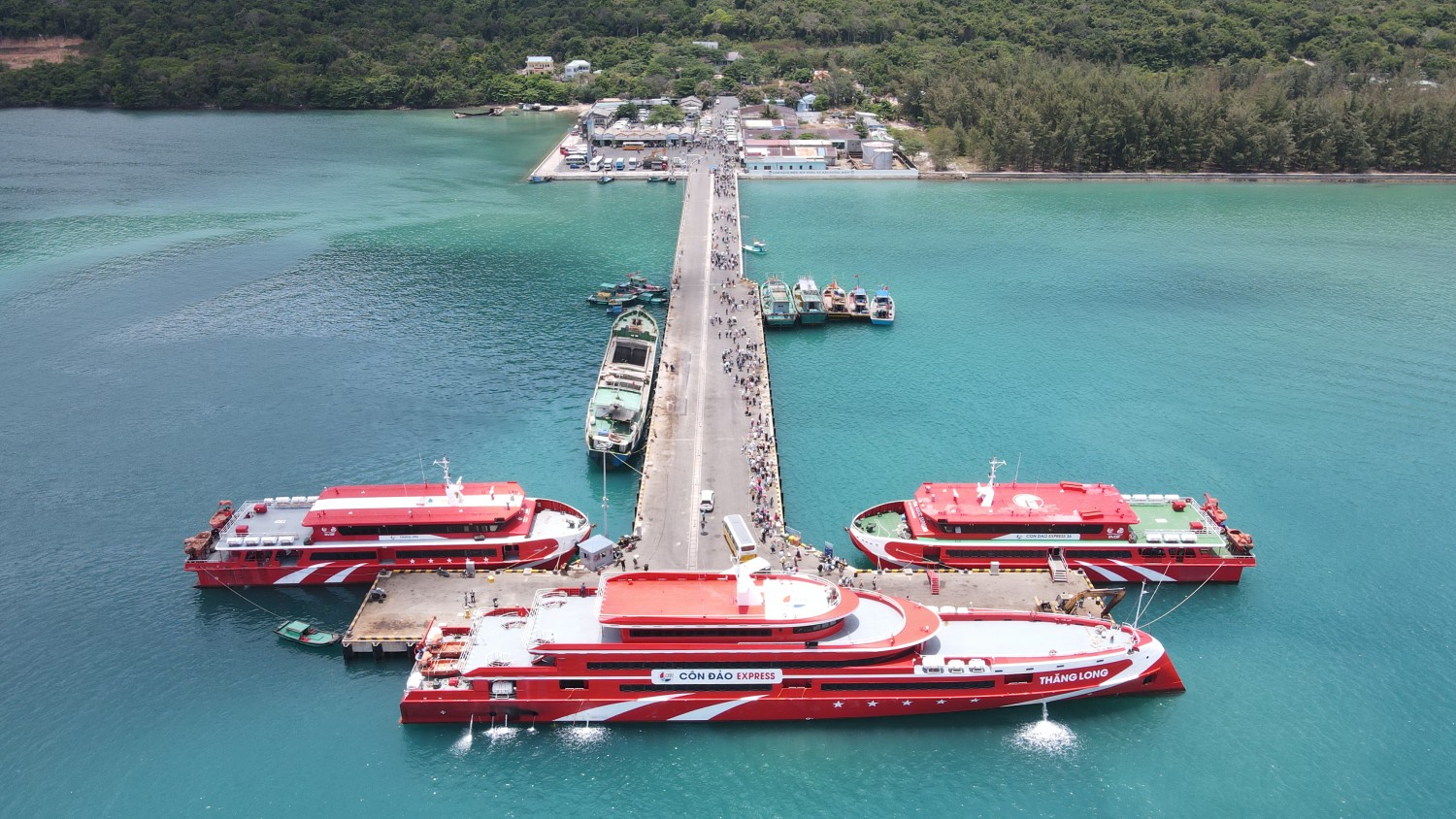 Tau cao toc Phu Quoc ExPress cap cang Ban Dam Con Dao