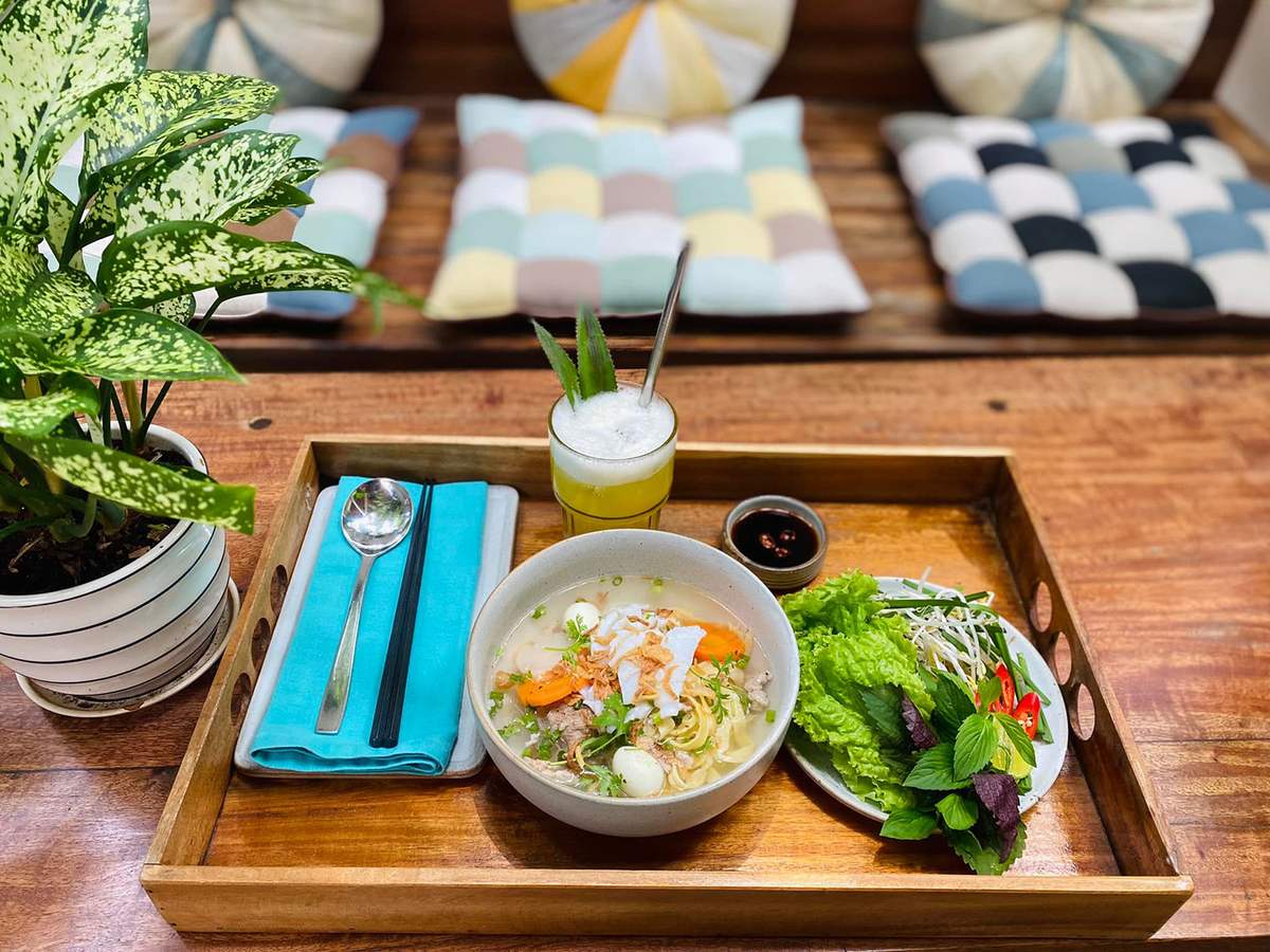 ghe infiniti cafe restro con dao tan huong khong gian san vuon tuyet dep 2 1656402803