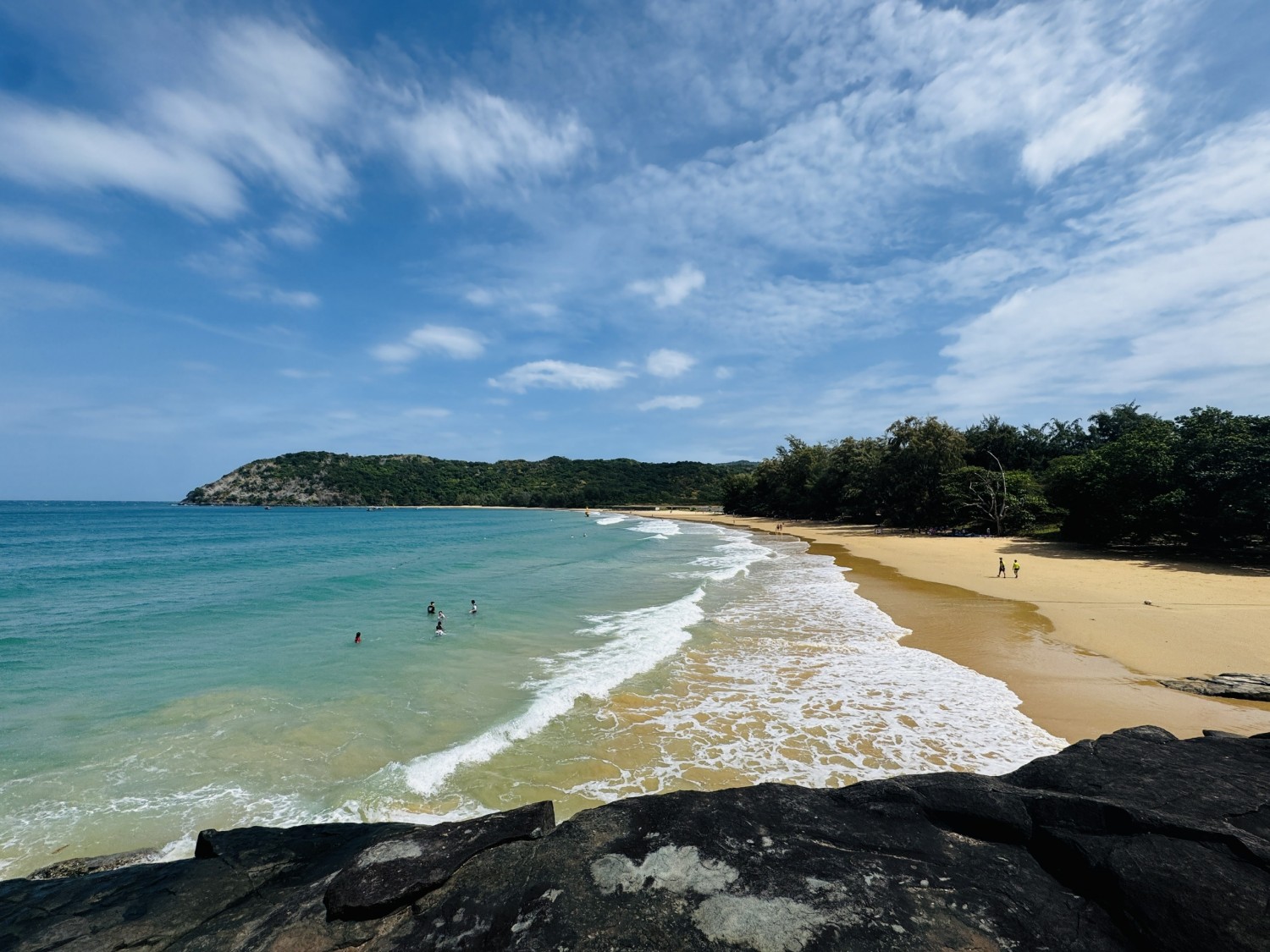 BÃI BIỂN ĐẦM TRẦU – “VIÊN NGỌC XANH” GIỮA BIỂN TRỜI CÔN ĐẢO